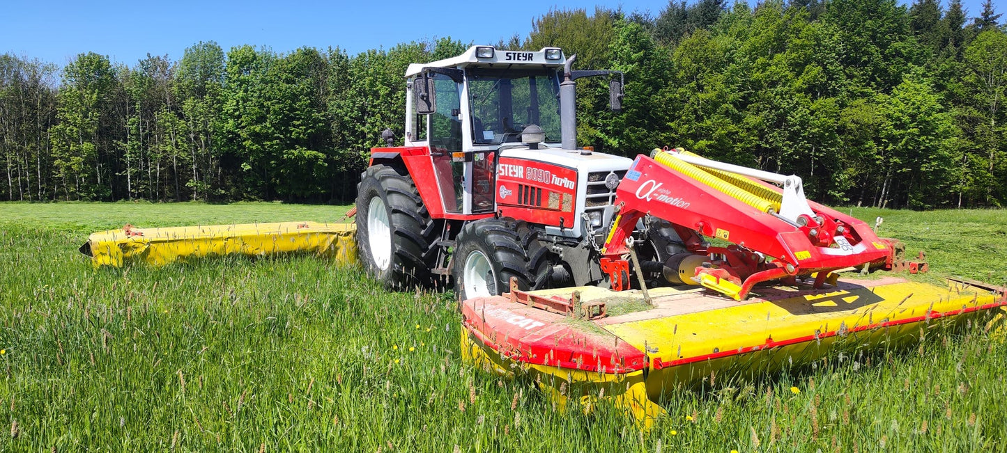 Zuidberg Fronthydraulik mit STEYRAHOLIC Eigenbau-Konsole
