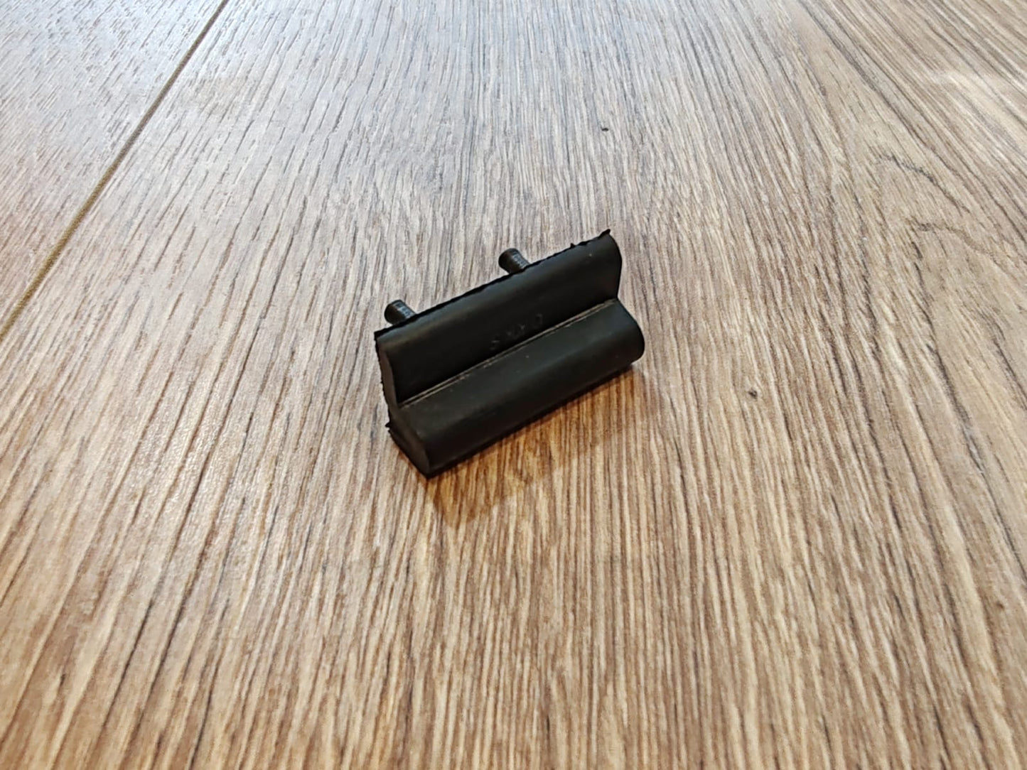 Gummiteil für Seitenblech anstelle von Steyr 1293130066