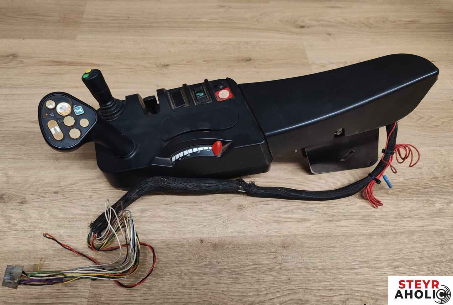 CNH Armlehne 87316756 Gebraucht komplett oder als Teilespender