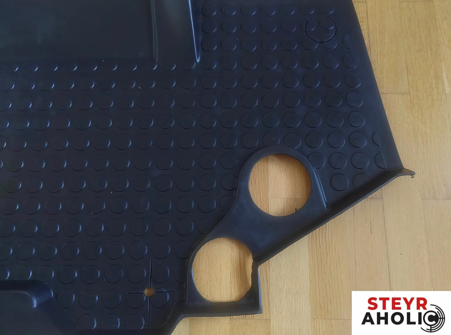 Bodenmatte (LÄRMARM) Steyr Serie 80 Erstausrüsterqualität