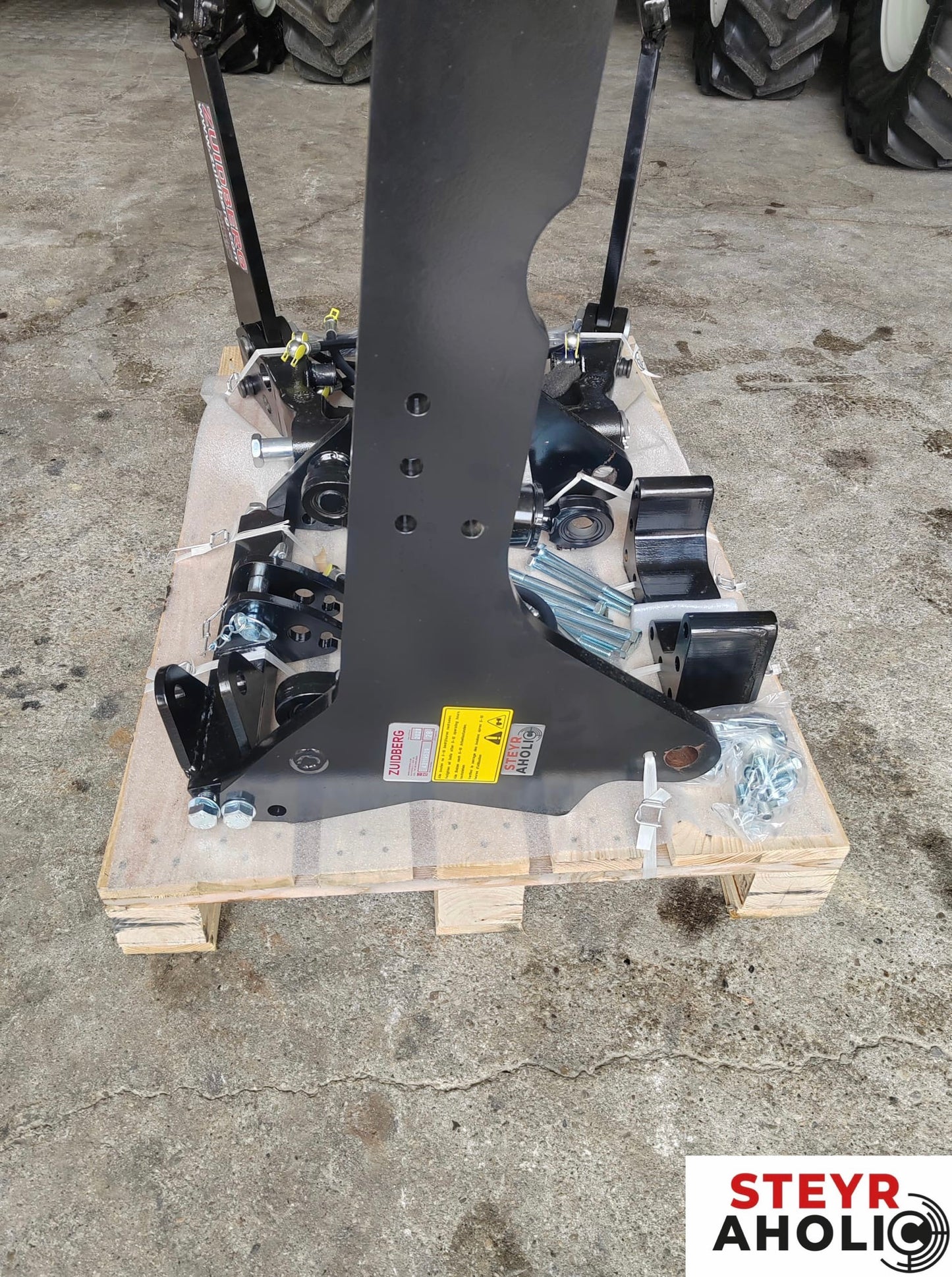 Zuidberg Fronthydraulik mit STEYRAHOLIC Eigenbau-Konsole