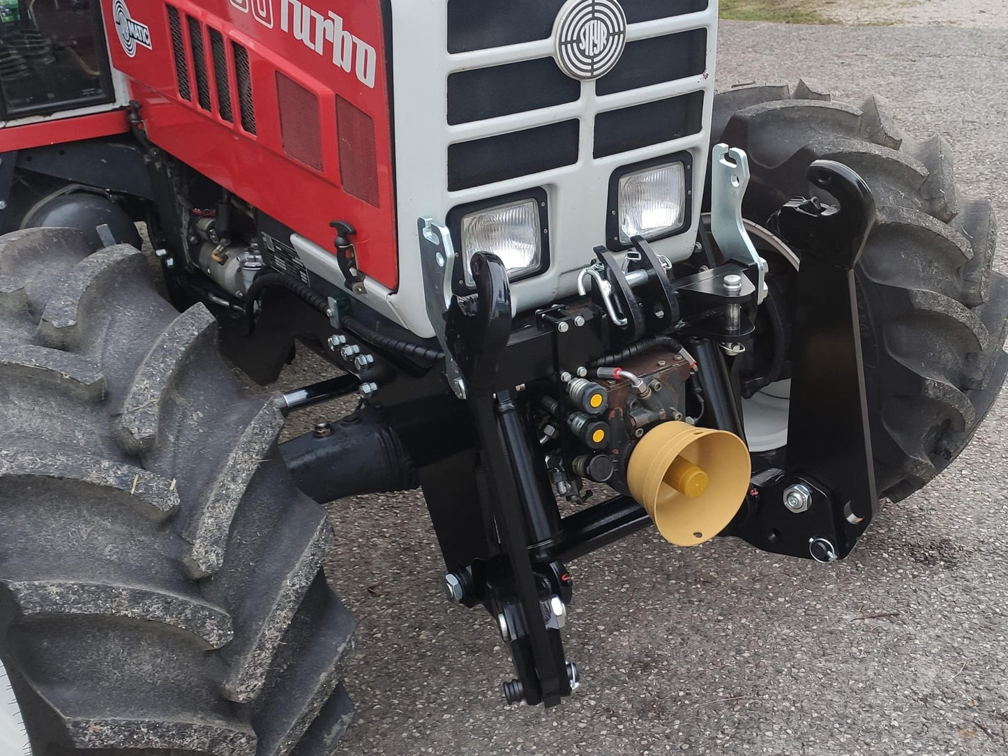 Zuidberg Fronthydraulik mit STEYRAHOLIC Eigenbau-Konsole