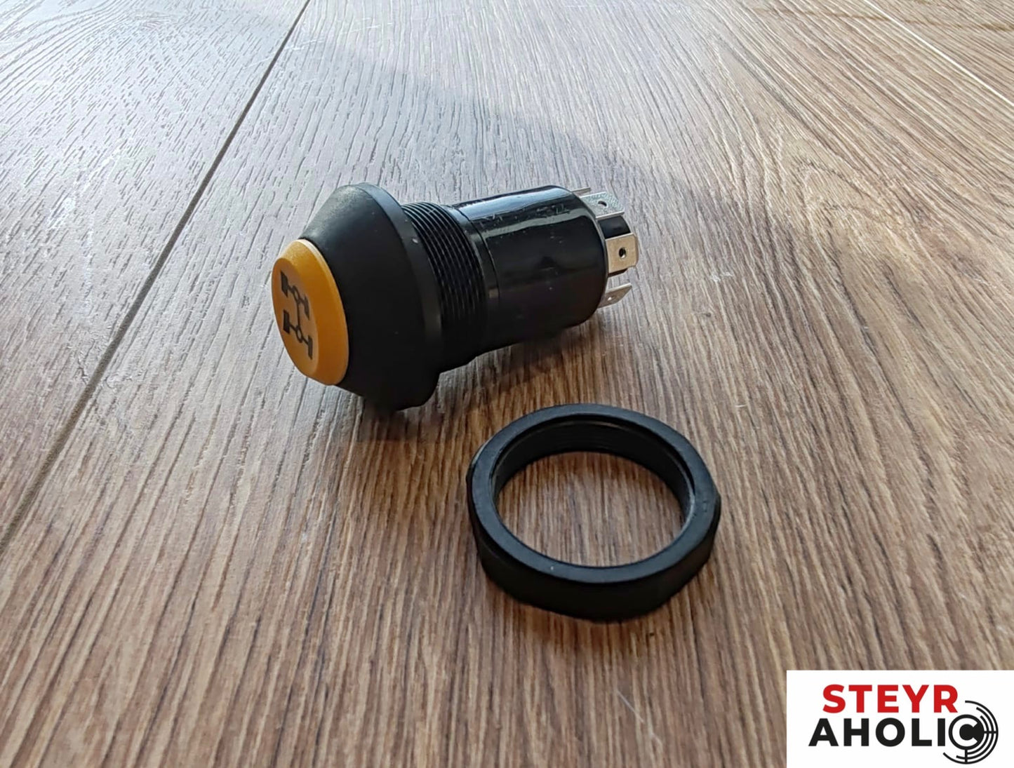 Druckknopfschalter für Allrad zu Steyr 133700580109