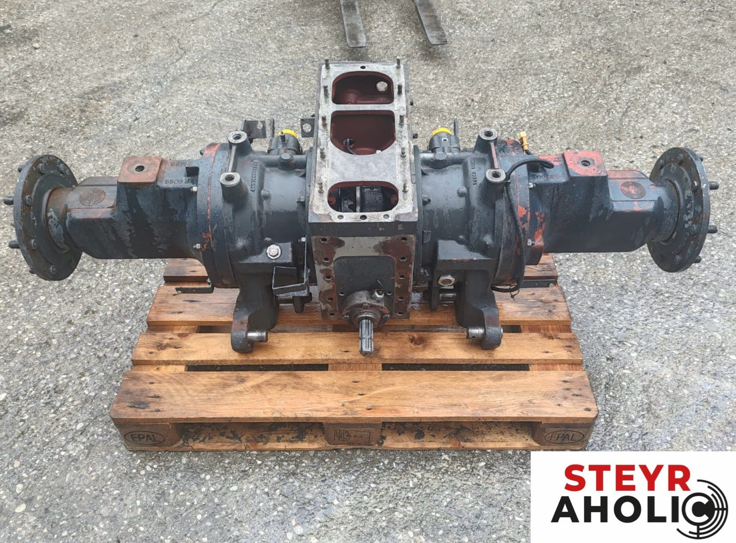 Hinterachsgehäuse + Halbachsen Steyr 9094 MWM mit gerader Motorhaube