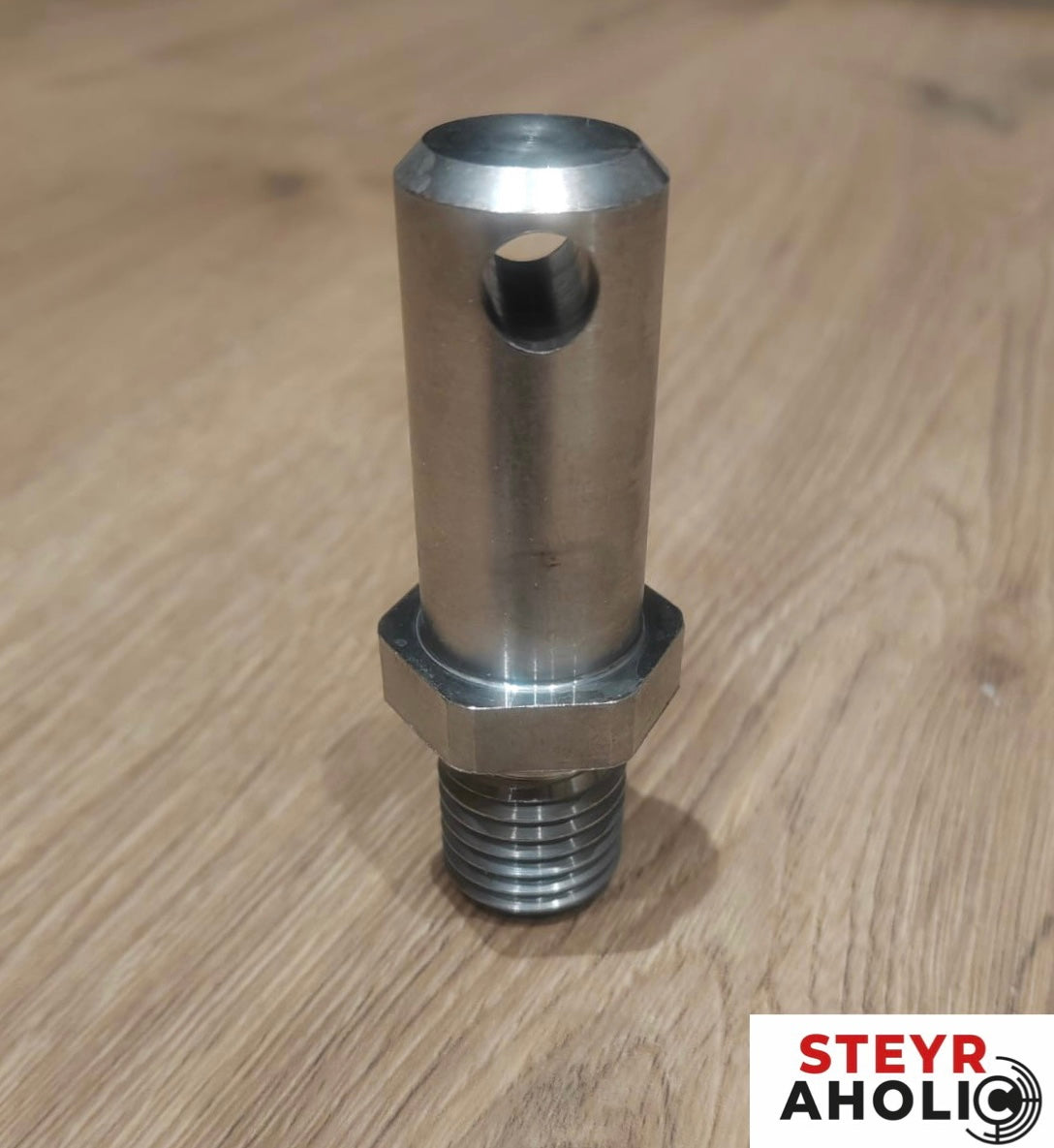 Unterlenkerbefestigungsbolzen lang T80
