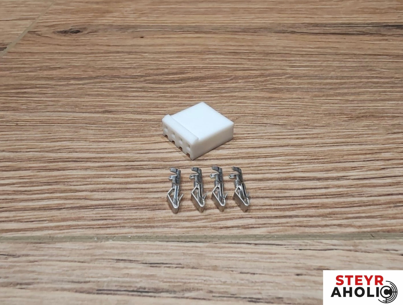 Stecker 4-polig + Crimpkontakte 135700770231 + 135700770225