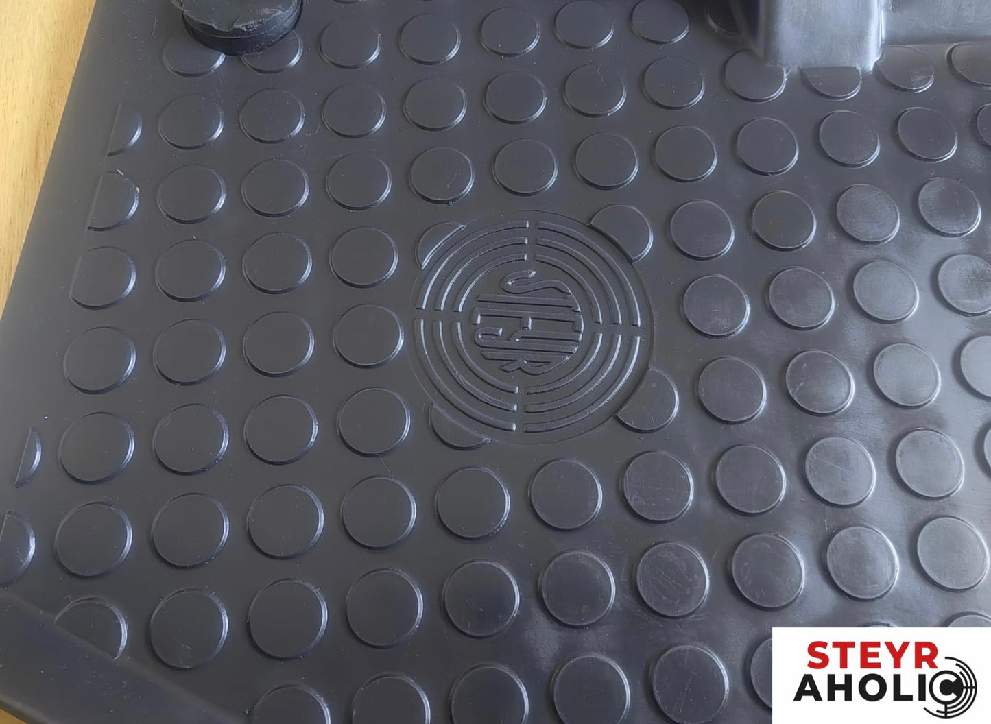 Bodenmatte (LÄRMARM) Steyr Serie 80 Erstausrüsterqualität