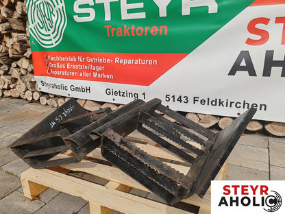 CNH Fussraste / Aufstieg links bzw. rechts 1-34-624-030 + 1-34-624-031 Gebraucht