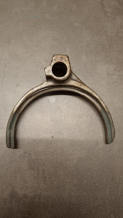 ORIGINAL Schaltgabel V/R 135700240077